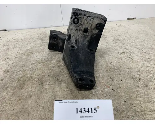 PACCAR A85-6136R cab mounts