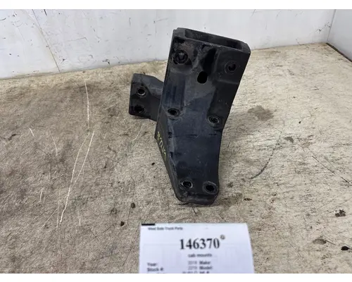 PACCAR A85-6136R cab mounts