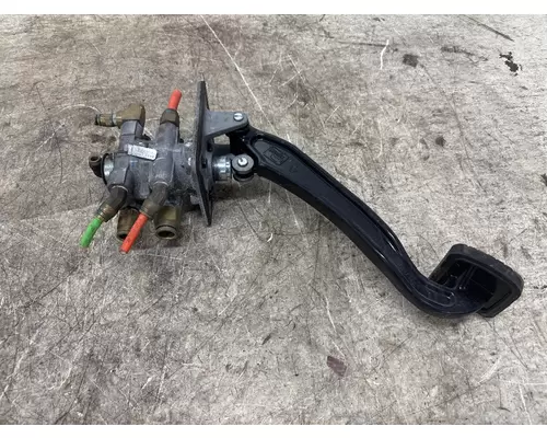 PACCAR G90-1174-101111210 Brake Pedal Assembly