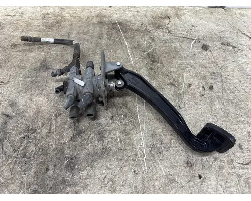 PACCAR G90-1174-201131210 Brake Pedal Assembly
