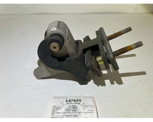 PACCAR L48-6108 Hood Hinge(1180)