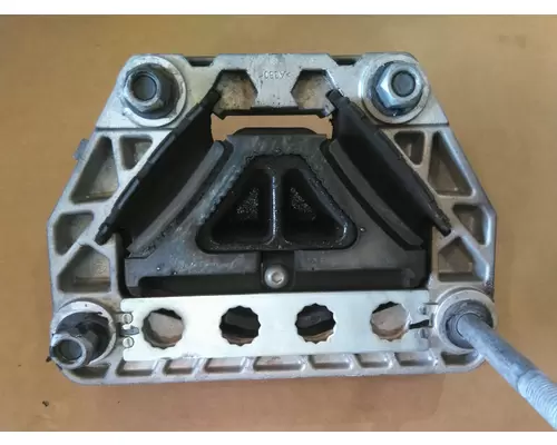 PACCAR MX-11 ENGINE MOUNTS, ENGINE (REAR)