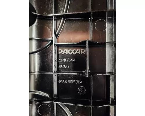 PACCAR MX-11 Valve Cover