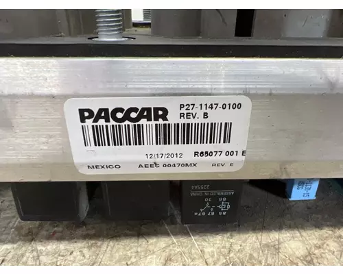 PACCAR P27-1147-0100 Fuse Box