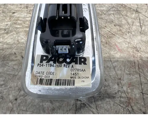 PACCAR P54-1194-100 Lighting