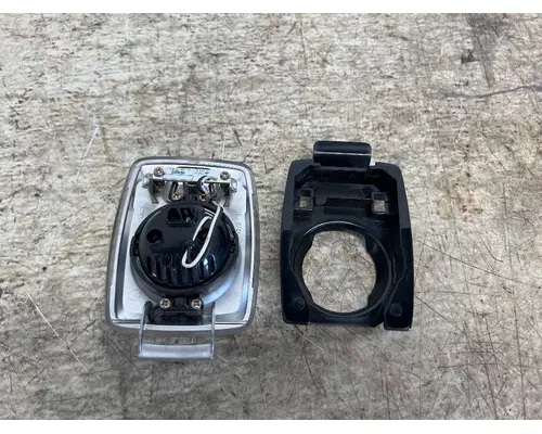 PACCAR P54-1196-100 Lighting