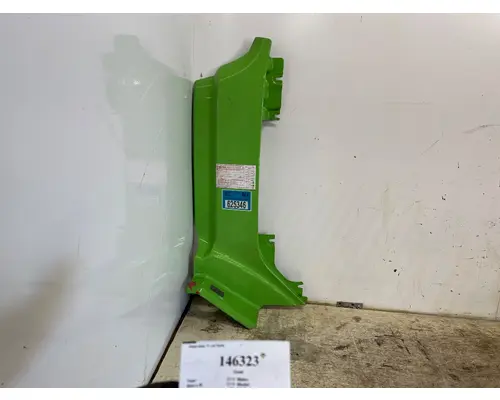 PACCAR R22-6152 Cowl