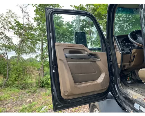 PACCAR T680 Door Assembly, Front