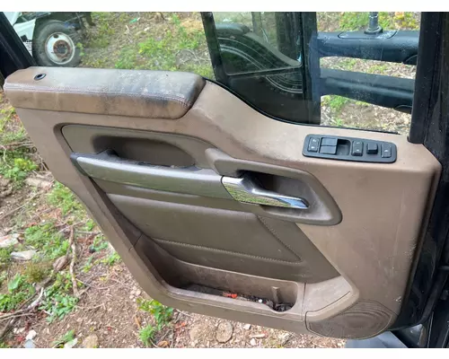 PACCAR T680 Door Assembly, Front