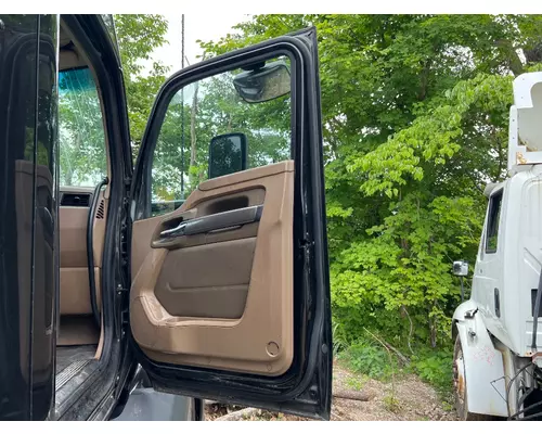 PACCAR T680 Door Assembly, Front