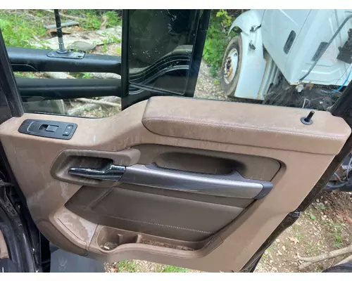 PACCAR T680 Door Assembly, Front