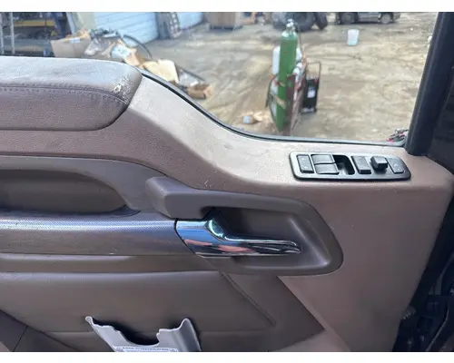 PACCAR T680 Door Assembly, Front