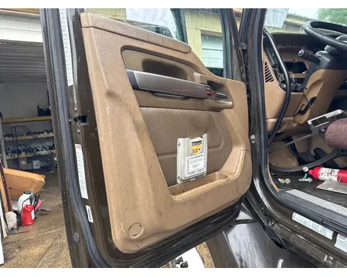 PACCAR T680 Door Assembly, Front