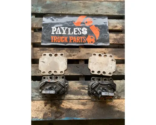 PACCAR T680 Engine Mounts