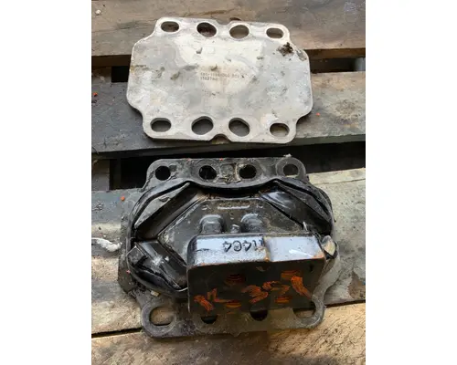 PACCAR T680 Engine Mounts