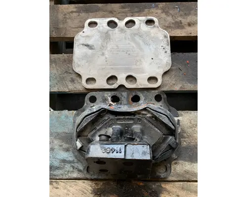 PACCAR T680 Engine Mounts