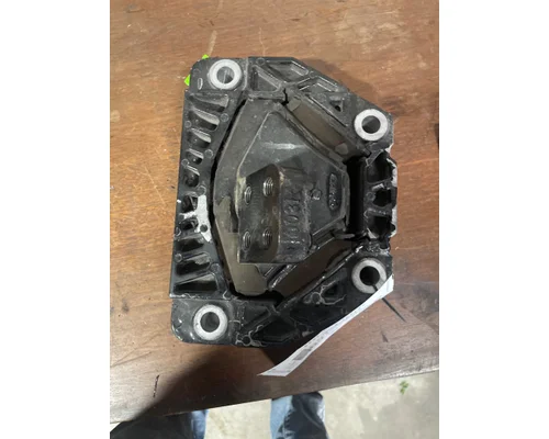 PACCAR T680 Engine Mounts