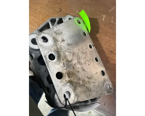 PACCAR T680 Engine Mounts