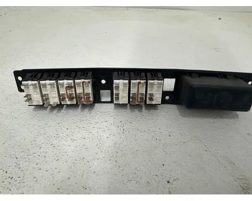 PACCAR T680 Switch Panel
