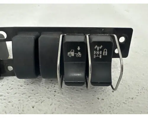 PACCAR T680 Switch Panel