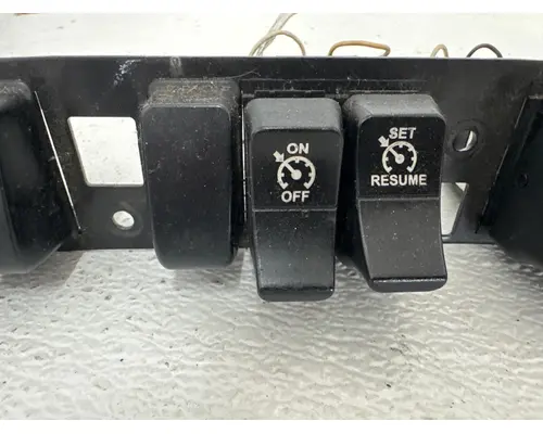 PACCAR T680 Switch Panel