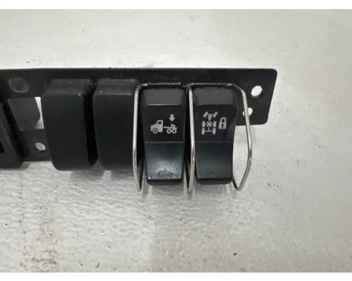 PACCAR T680 Switch Panel
