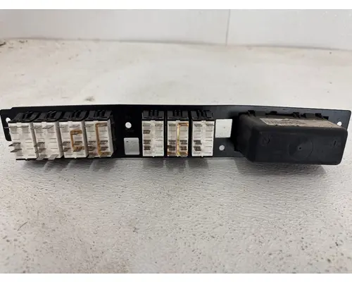 PACCAR T680 Switch Panel