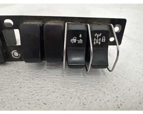 PACCAR T680 Switch Panel