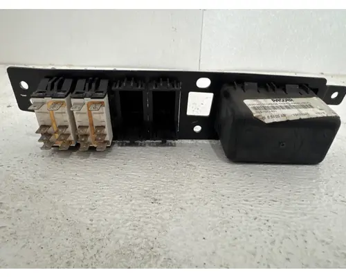 PACCAR T680 Switch Panel