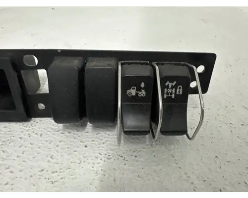 PACCAR T680 Switch Panel