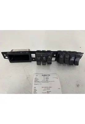 PACCAR T680 Switch Panel