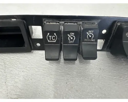 PACCAR T680 Switch Panel