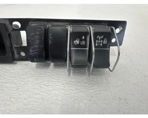 PACCAR T680 Switch Panel