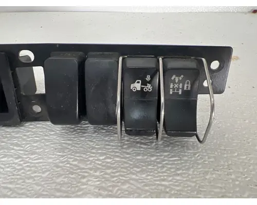 PACCAR T680 Switch Panel