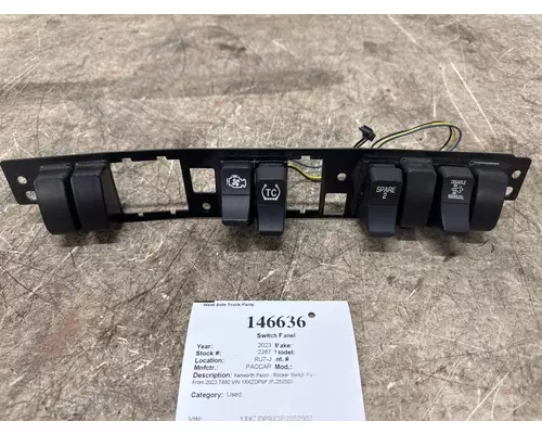 PACCAR T880 Switch Panel