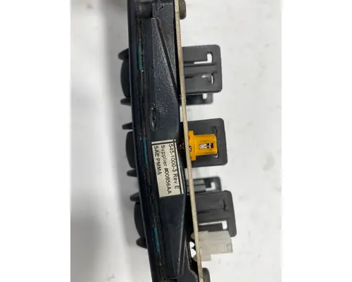 PACCAR  Dash  Console Switch