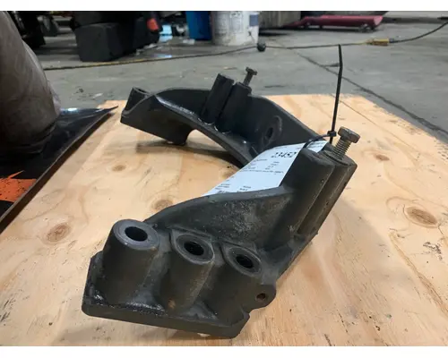 PACCAR  Engine Mounts