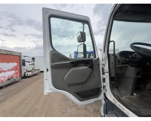 PETERBILT 210 Door Assembly, Front