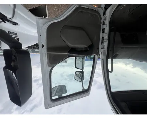 PETERBILT 210 Door Assembly, Front