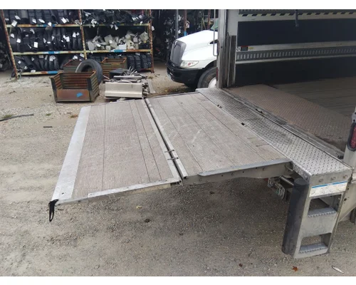PETERBILT 220 WHOLE TRUCK FOR RESALE