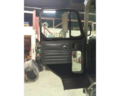 PETERBILT 320 1987-2018 DOOR ASSEMBLY, FRONT