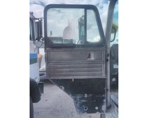 PETERBILT 320 1987-2018 DOOR ASSEMBLY, FRONT