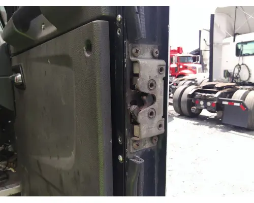 PETERBILT 320 1987-2018 DOOR ASSEMBLY, FRONT