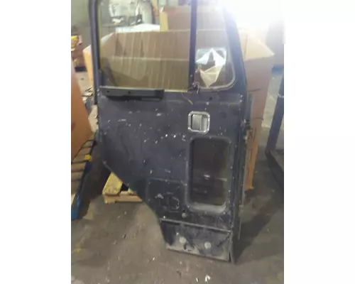 PETERBILT 320 1987-2018 DOOR ASSEMBLY, FRONT