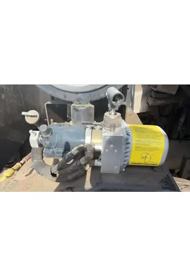 PETERBILT 320 CAB JACK