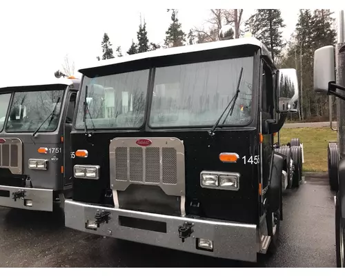 PETERBILT 320 CAB