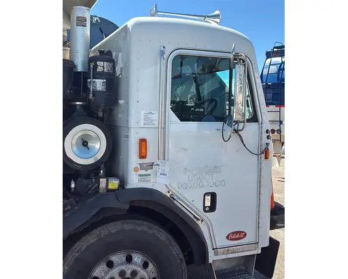 PETERBILT 320 CAB