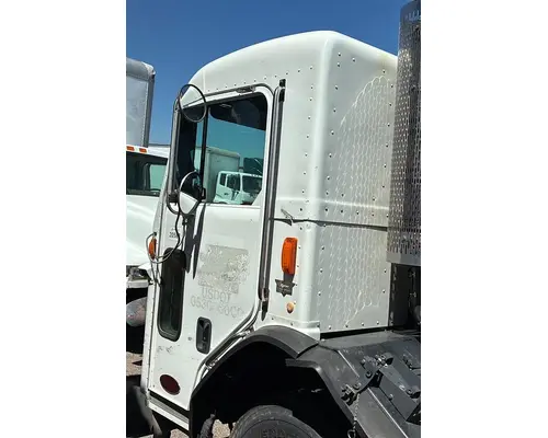 PETERBILT 320 CAB