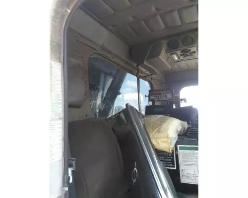 PETERBILT 320 CAB