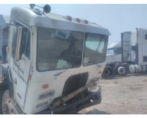 PETERBILT 320 CAB